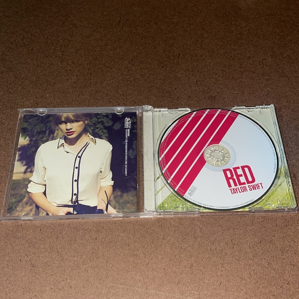 Taylor Swift Red Album CD - Picture 3 of 4